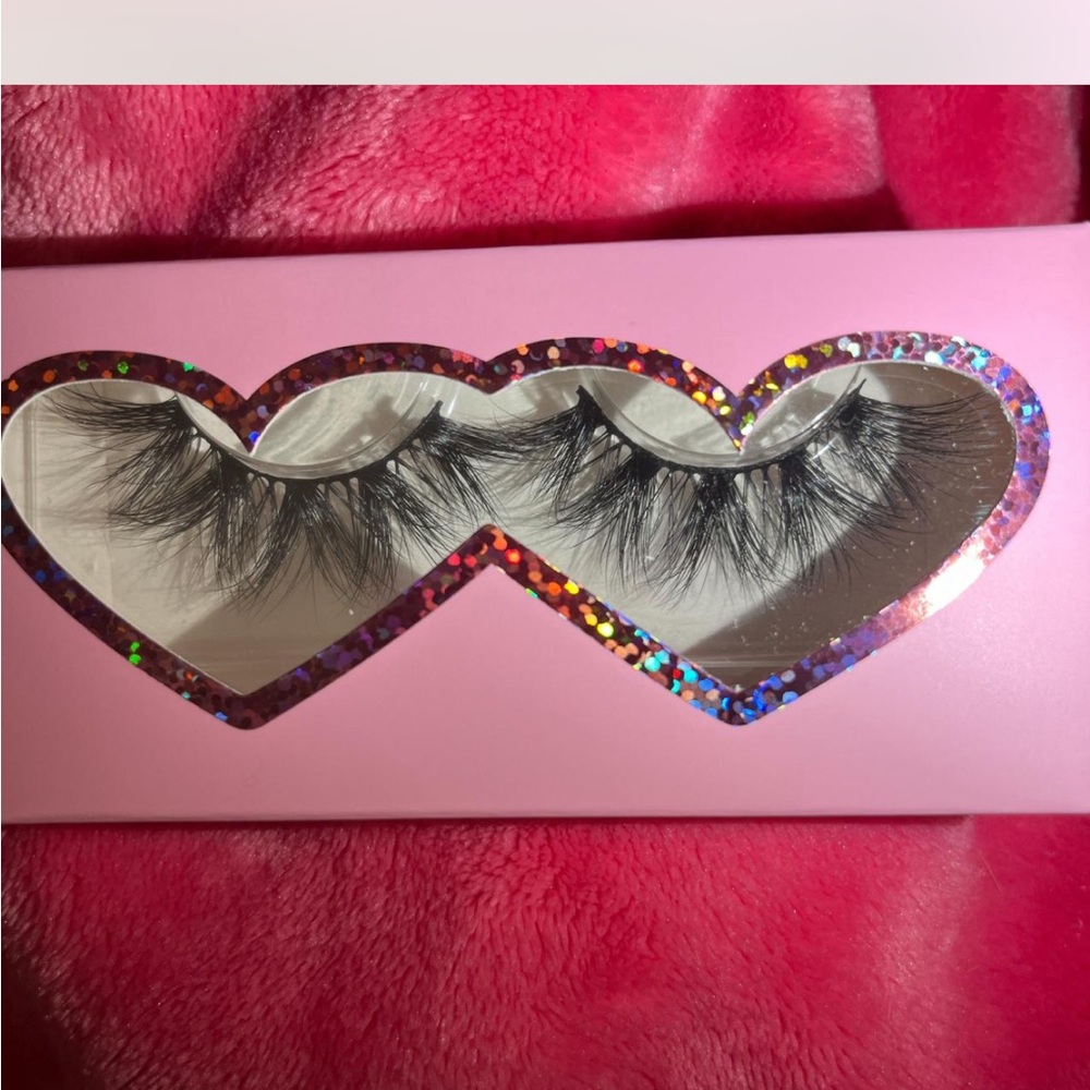 Dramatic Black False Eyelashes